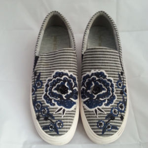 Nine West Onyeka Printed Canvas Slip on Sneakers